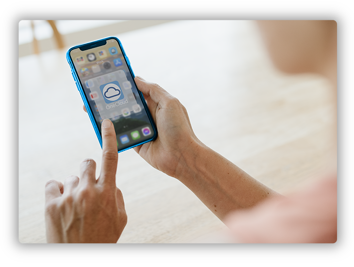 TelWare_VOIP-phone_hands_onecloud_cloudphone_mobile-app_730x550 copy
